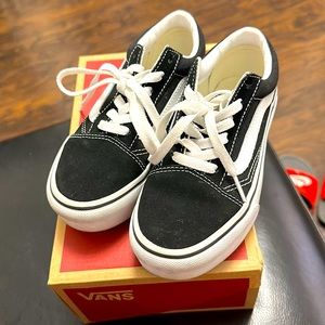 Vans Kids Sneakers black and white.